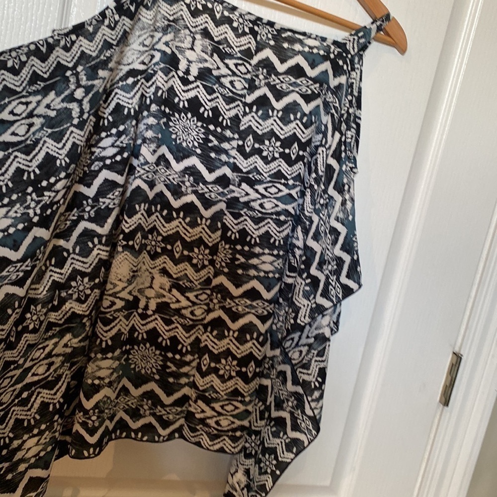 Naïf womens Sz L cold shoulder poncho type top